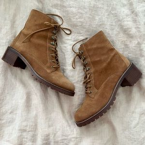 Madewell Julien Lace-Up Lugsole Boot in Suede - Dried Cedar